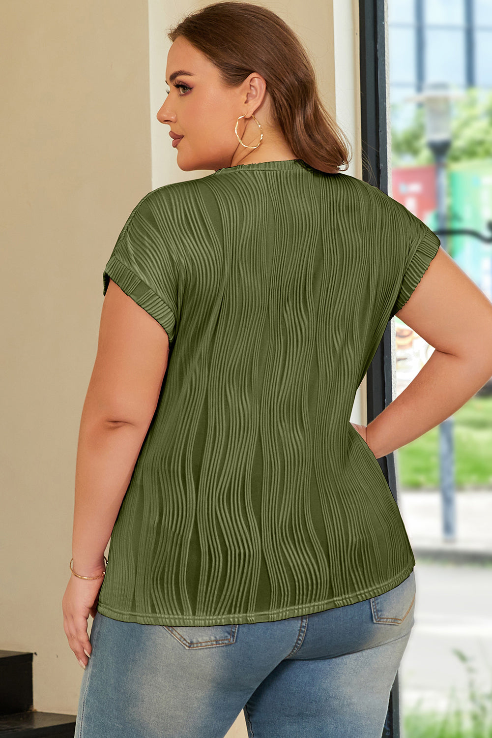 Black Solid Color Wavy Textured Plus Size Tee