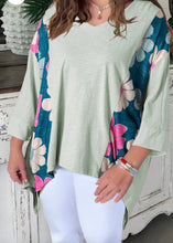 Load image into Gallery viewer, Plus Size Flower Patchwork Exposed Seam Top
