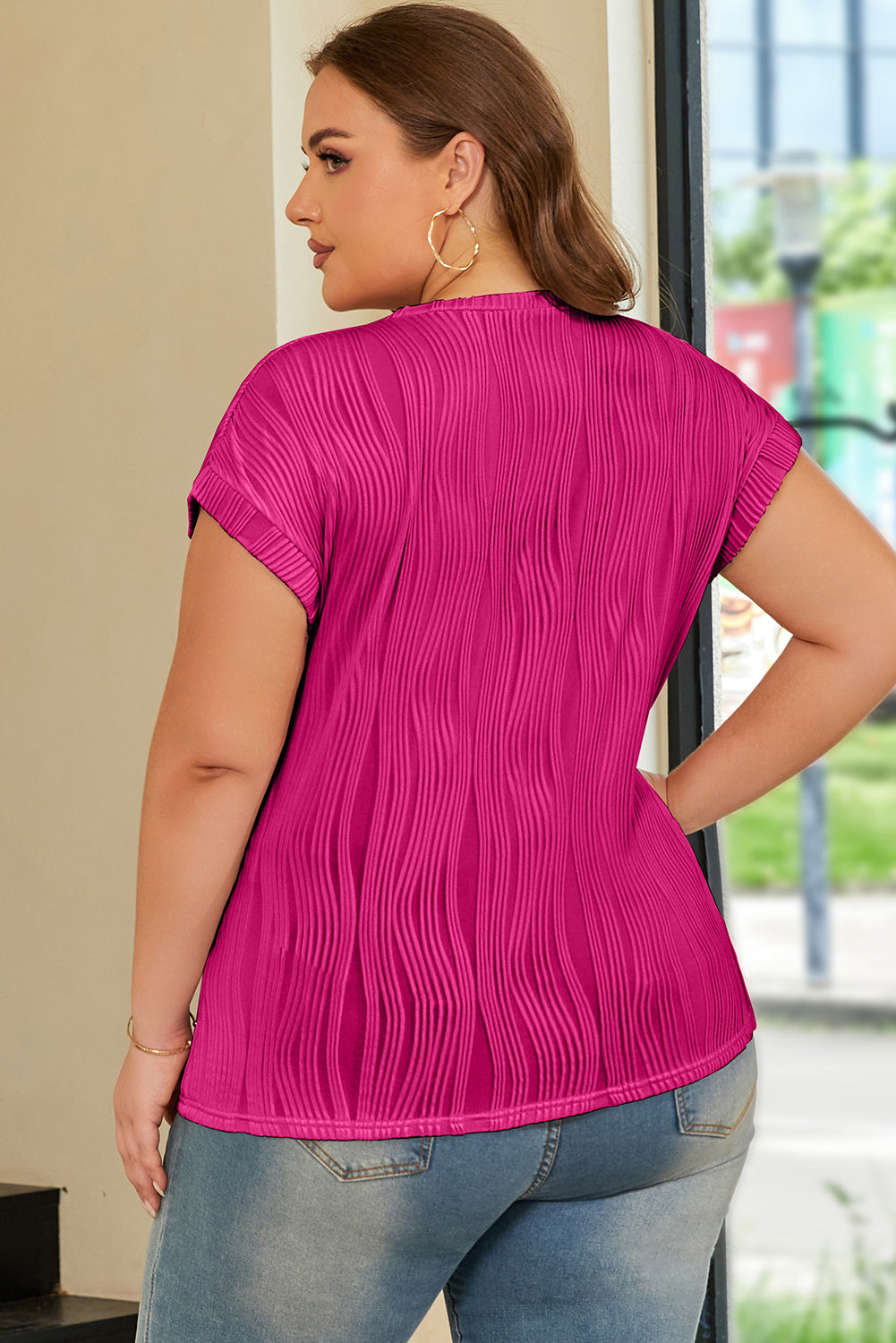 Black Solid Color Wavy Textured Plus Size Tee