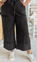 Load image into Gallery viewer, Plus size Wash Exposed Seam Wide Leg Cropped Pants
