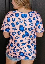 Load image into Gallery viewer, Plus size Pink Leopard Print Vneck Tee
