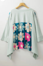 Load image into Gallery viewer, Plus Size Flower Patchwork Exposed Seam Top
