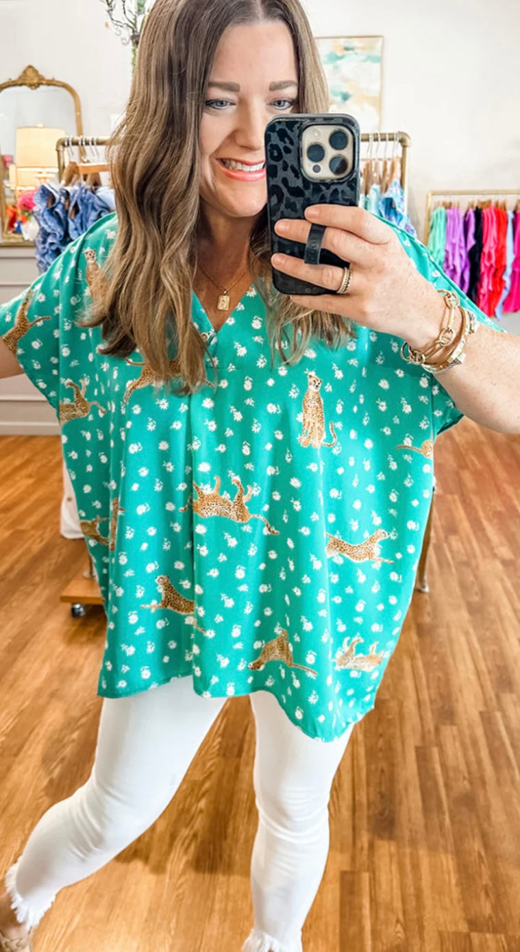 Plus Size Cheetah Print V neck Short Sleeve Top
