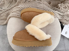 Load image into Gallery viewer, Unisex Winter Furry Shearling Slippers
