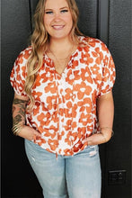 Load image into Gallery viewer, Plus Size Floral Top
