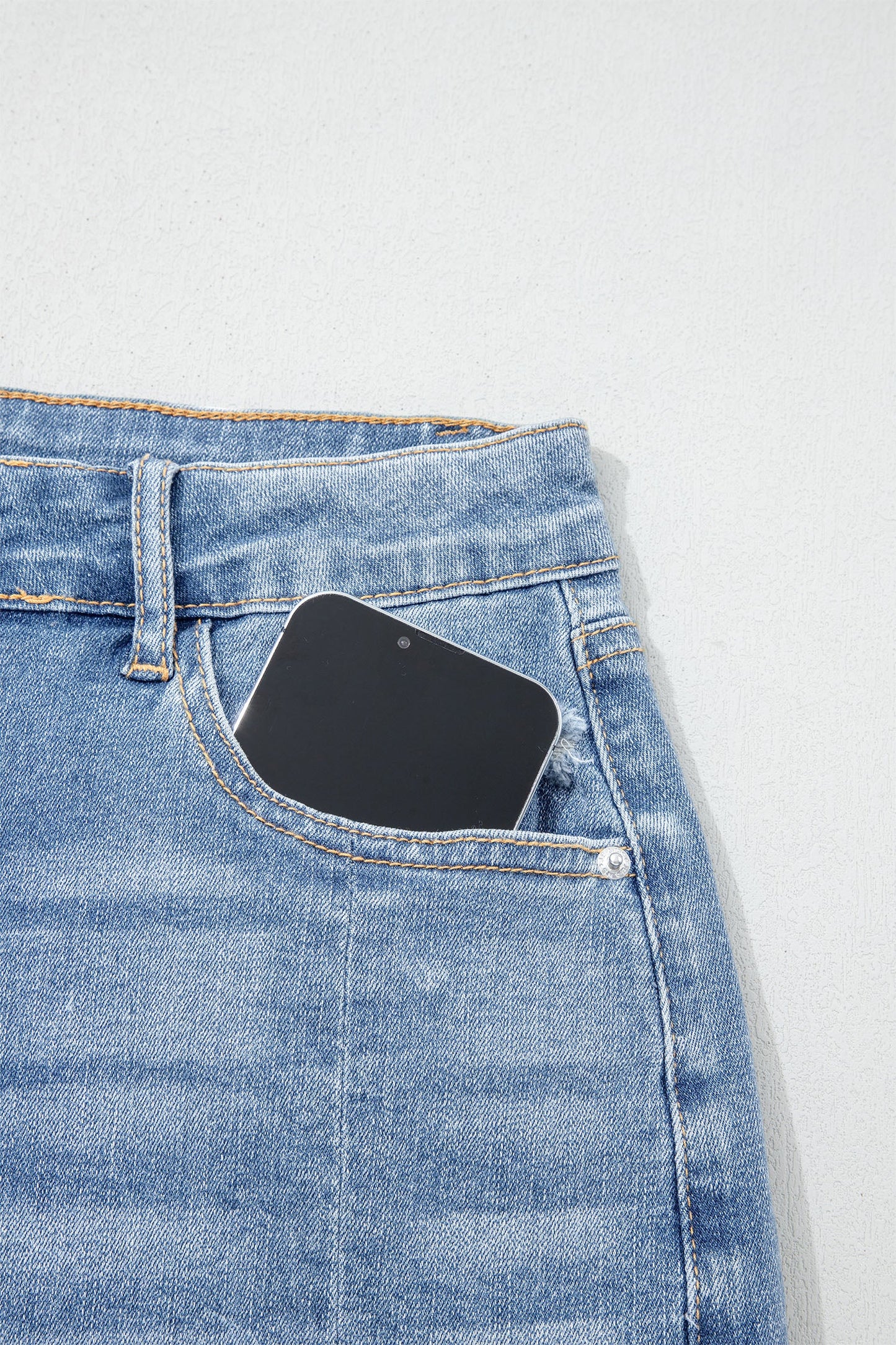 Rayne Wash Raw Hem Shorts Threaded Pear