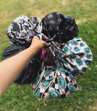 Load image into Gallery viewer, Toss it all Pouch
