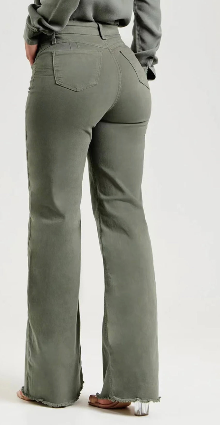 Buttoned Raw Hem Jeans with Pockets