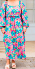 Load image into Gallery viewer, Plus Size Floral Shirred Maxi Dress
