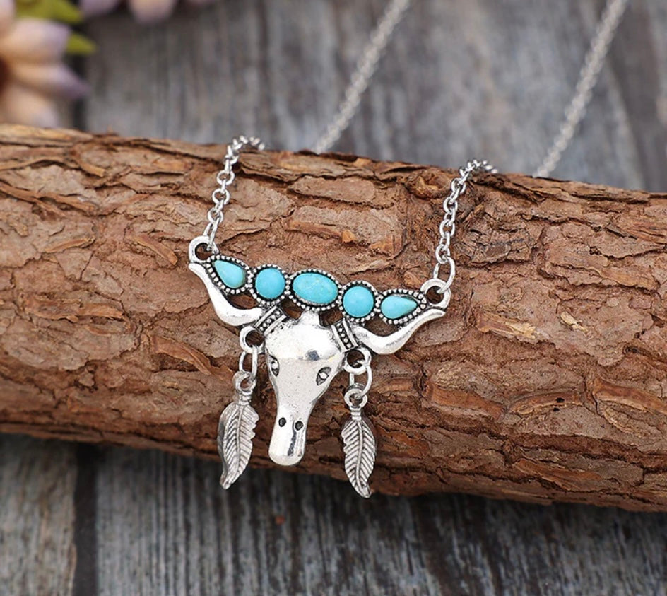 Artificial Turquoise Cow Shape Necklace