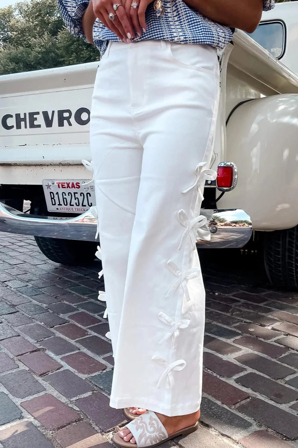 WHITE SIDE BOWS STRAIGHT LEG LOOSE JEANS **SHIPPING EXPECTED TO BEGIN ON DATE 10/22**