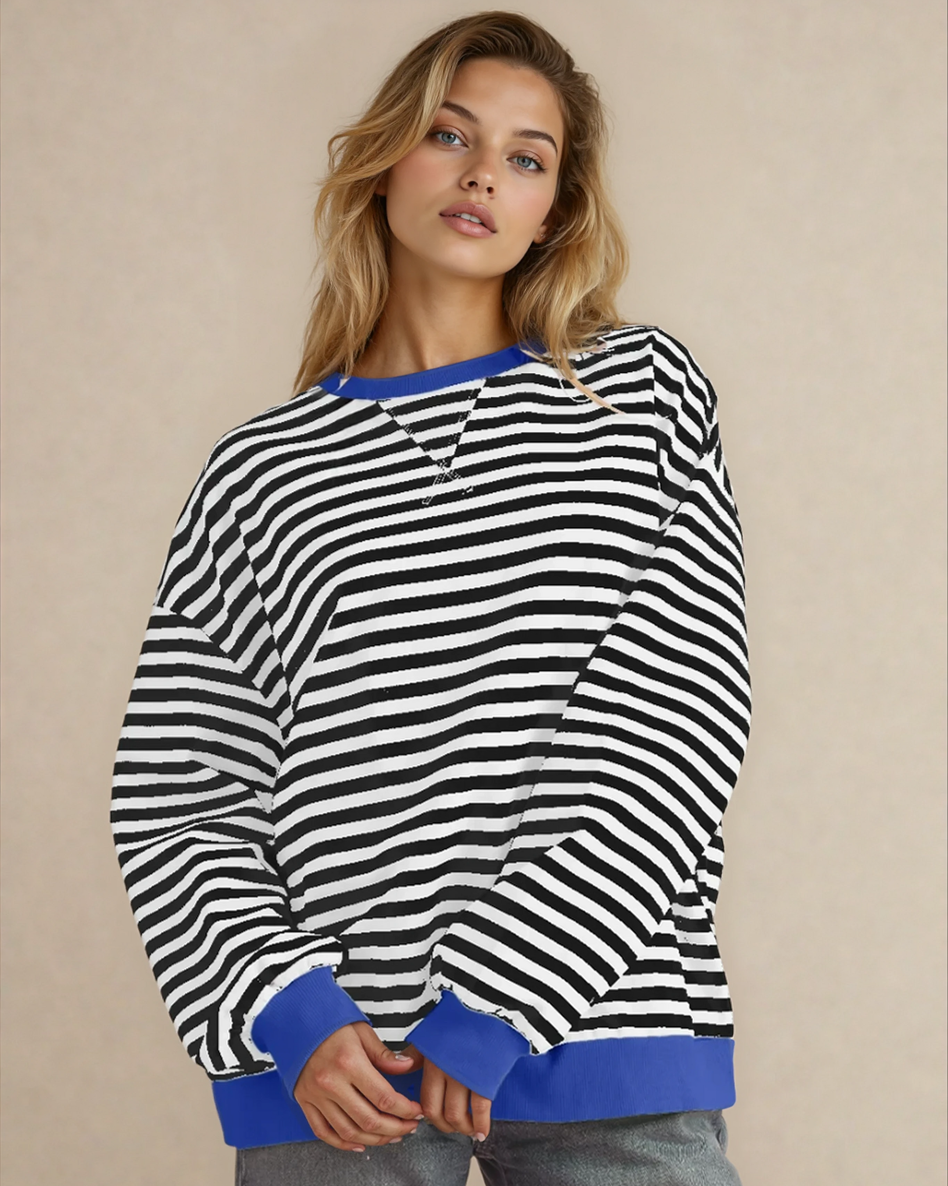 Oversized Sweatshirt - Black Indie & Co.