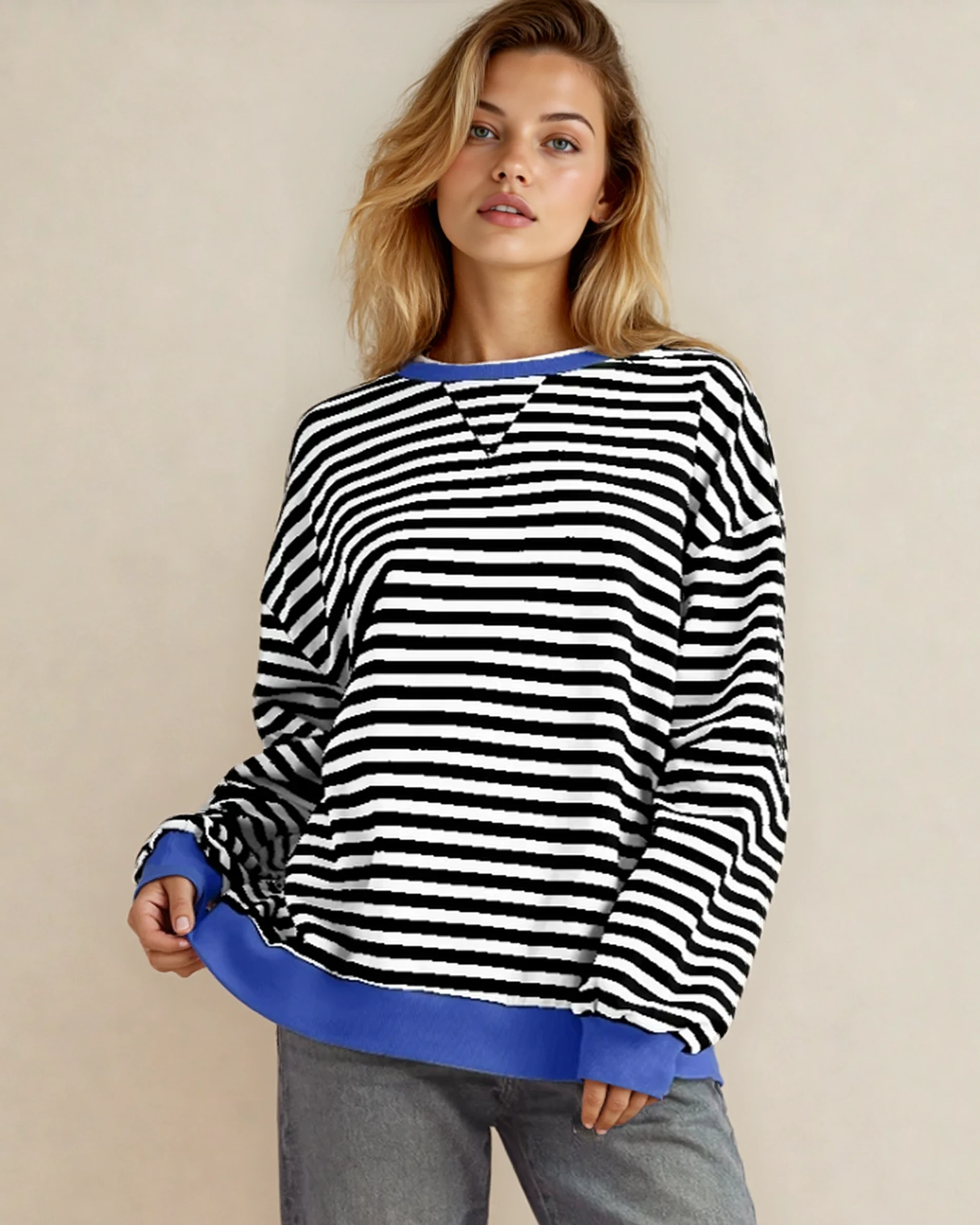 Oversized Sweatshirt - Black Indie & Co.