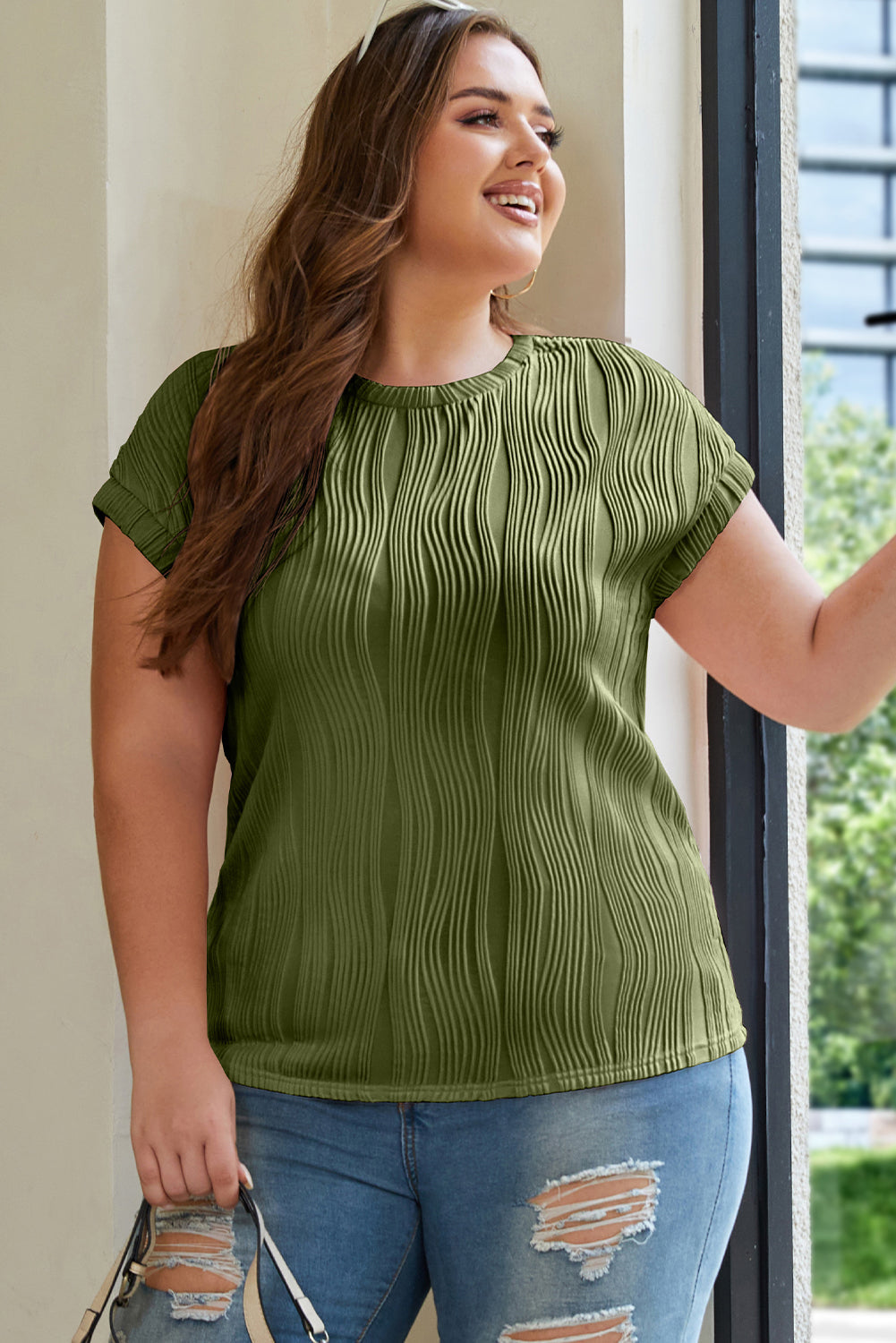 Black Solid Color Wavy Textured Plus Size Tee
