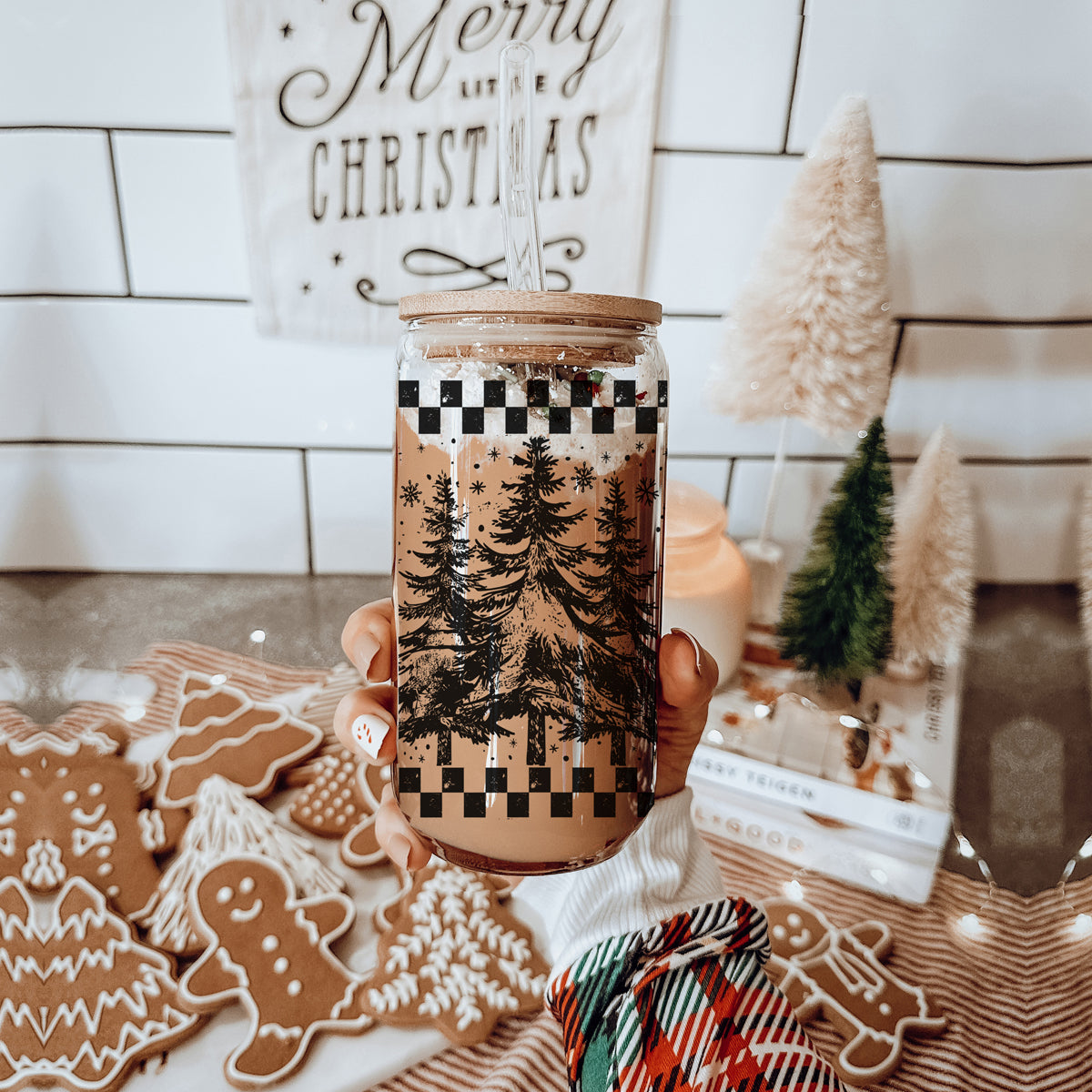 Retro Christmas Tree 17oz