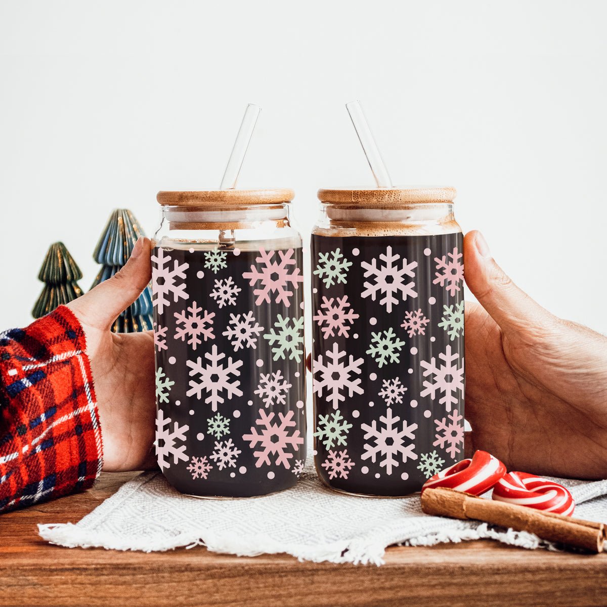 Pastel Snowflakes 17oz