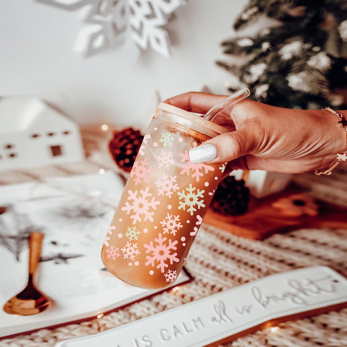 Pastel Snowflakes 17oz