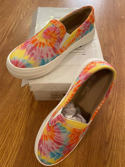 TIE DYE LOAFERS SIZE 6 RTS