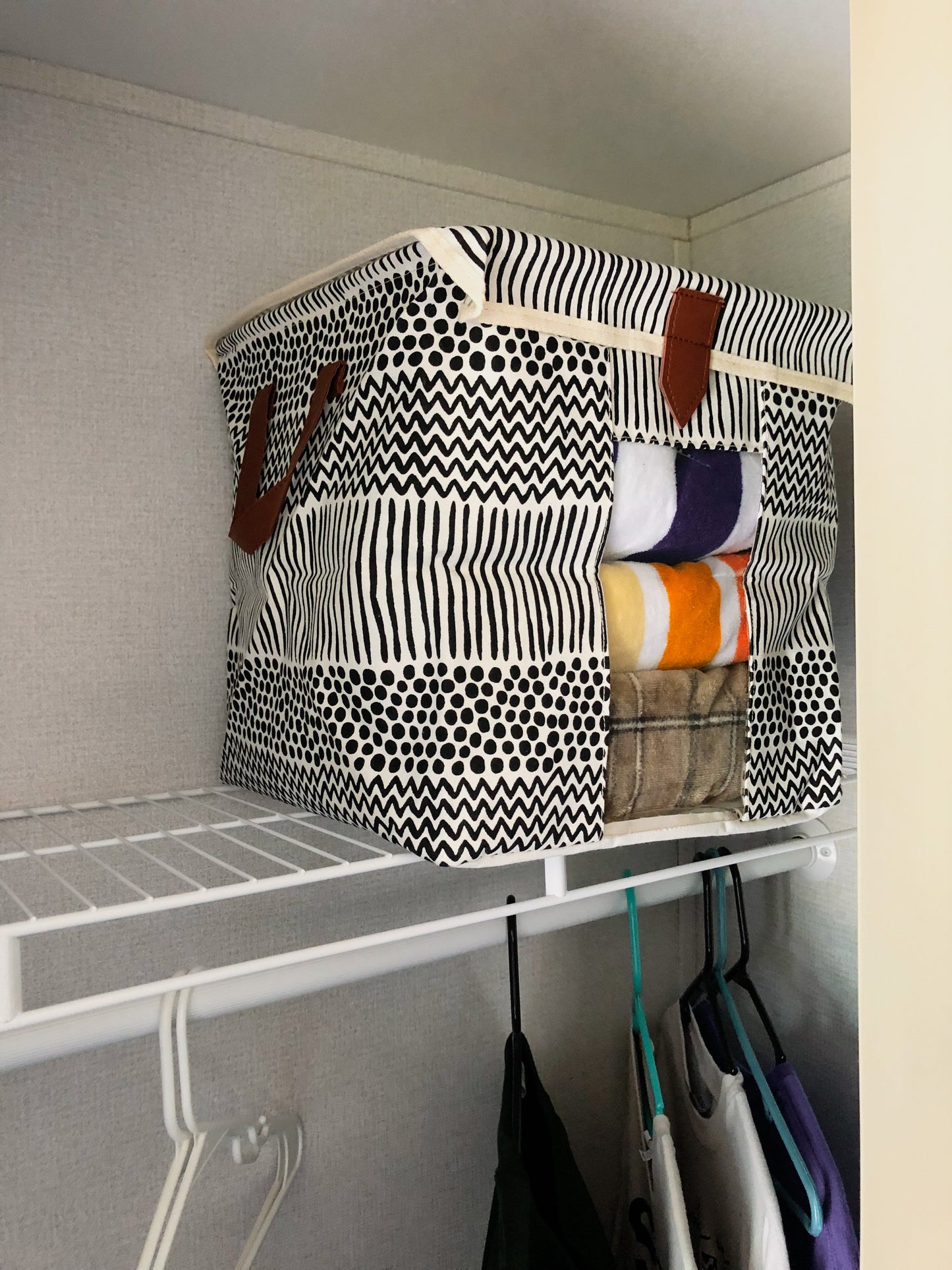 Storage totes